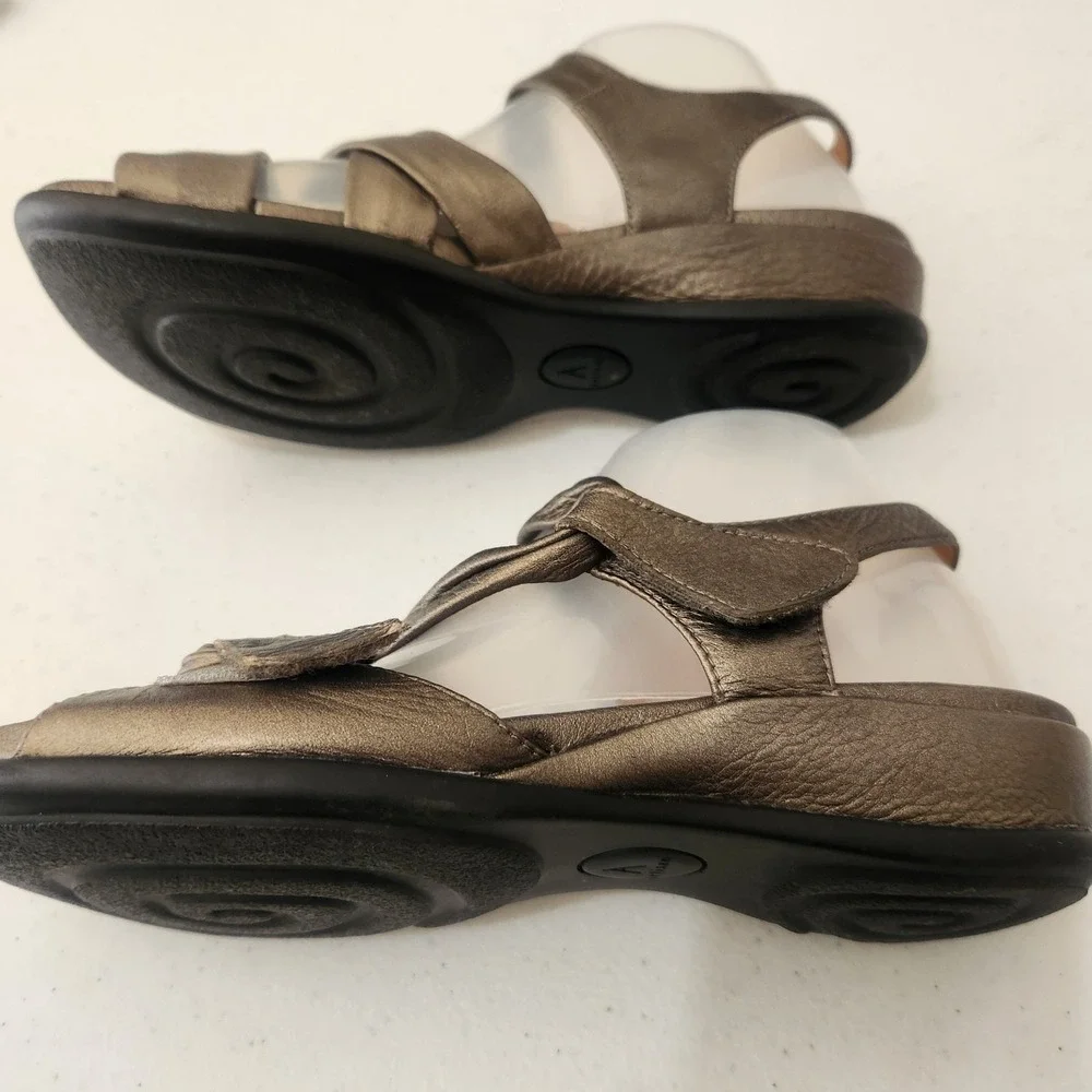 Clarks Artisan Lucena Women's Metallic Bronze Leather Knot Sandals 7W